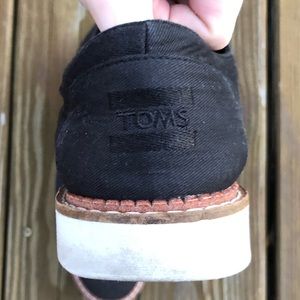 Toms Lace Up Sneakers